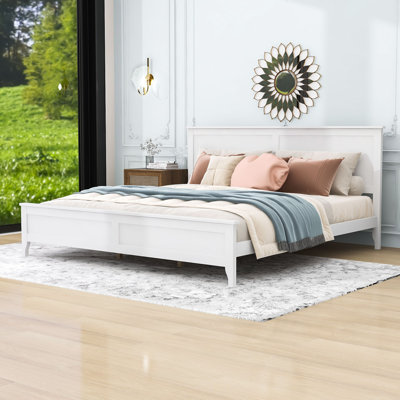 Base de lit plateforme en bois avec tête de lit Zachai
