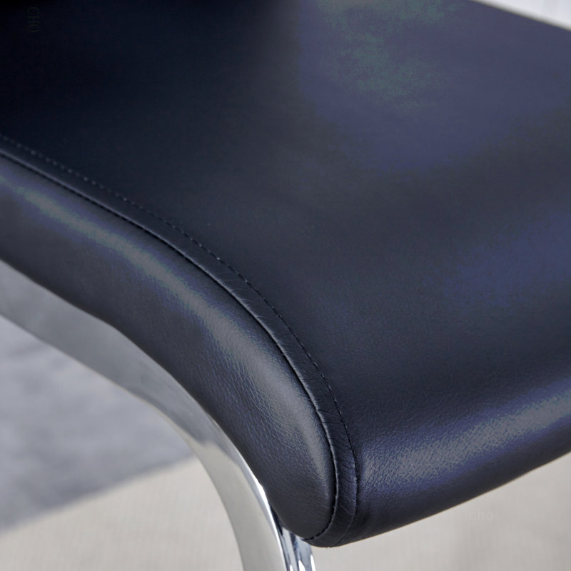 Moderne et magnifique tabouret de bar revêtu de cuir PU avec des pieds en métal argenté en forme de C pour les salles à manger, les cuisines, les terrasses et les chaises de bureau d'invités. (Ensemble de 6) (noir + polyuréthane)
