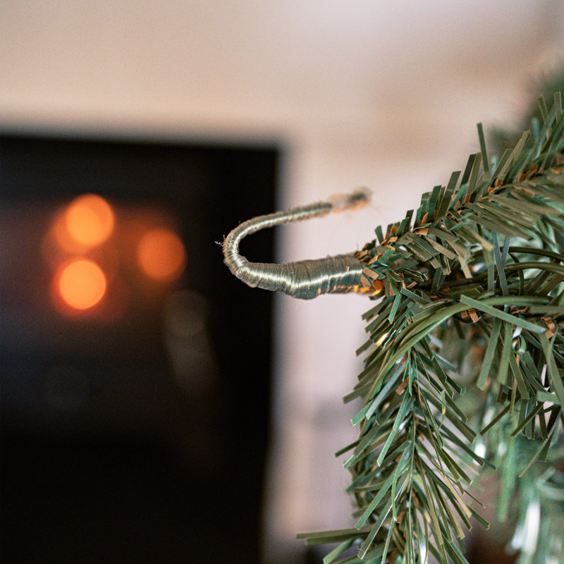 CEDAR BERRY - 6ft Garland with 100 8 Function Lights