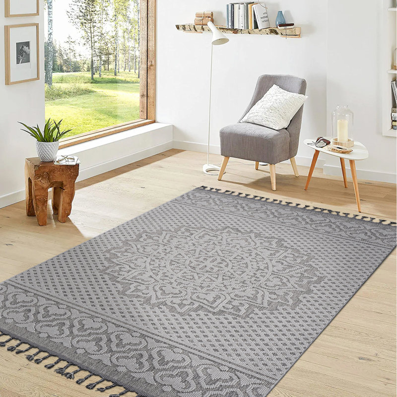Guros Collection 4X6 Gray / White / Medallion Indoor / Outdoor Area Rug, Rectangle 4' x 6'2"