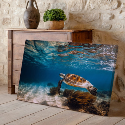 Toile, scène sereine sous-marine avec une tortue de mer gracieuse, art mural à travers des eaux cristallines entourée de toile