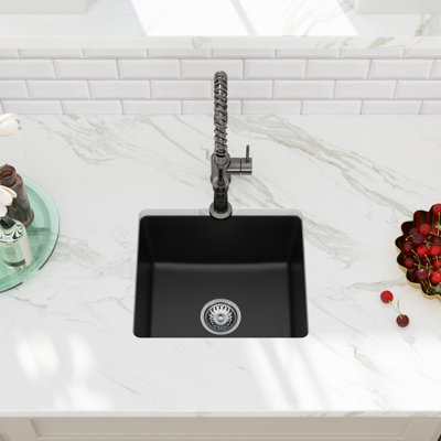 Évier de cuisine encastrable en quartz 18 po x l 16 po avec comptoir en granite noir avec grille d'évier, crépine et support à enroulement