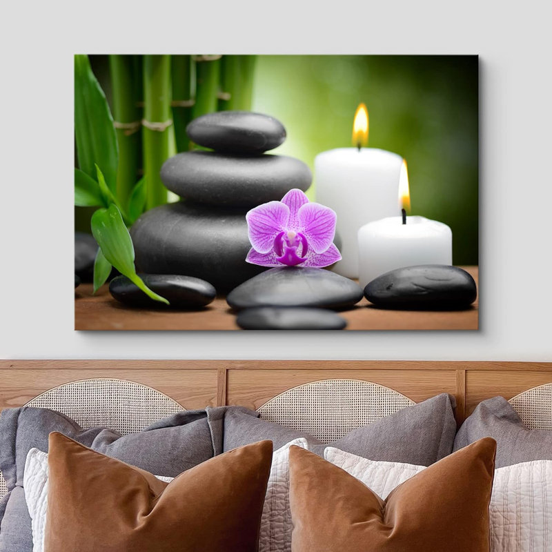 Orchidée mauve avec bougies, pierres de massage et bambou - impression sur toile tendue, H 32 po x l 48 po x 1,5 po