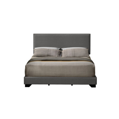 Grand lit en tissu gris avec garniture cloutée, entièrement rembourré, pieds en bois, sommier tapissier à 4 lattes, capacité de poids de 660 lb, plancher de 6 po, profondeur de 85,93 po, largeur de 64,14 po, hauteur de 43,94 po