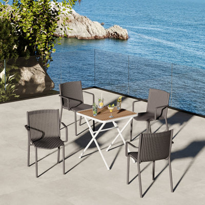 Table multifonctionnelle intérieure / extérieure et fauteuil empilable en PP 4 pièces gris chaud, plateau de table, pieds en métal (blanc, kaki), toutes saisons, antidérapant, sans entretien, sans assemblage, entretien