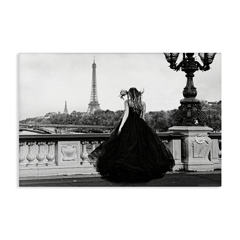 «Girl in Gown Cityscape», art mural sur toile par Reinders, H 30 po x l 45 po
