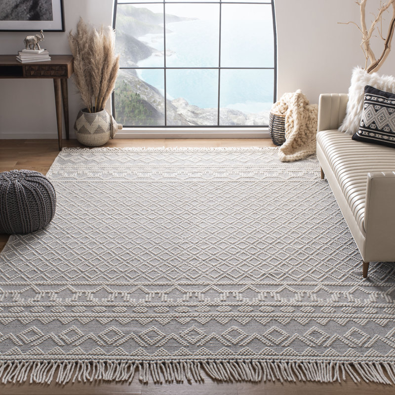 Mcguigan Natura Hand Loomed Wool/Cotton Southwestern Rug in Ivory/Gray, Rectangle 6' X 9'