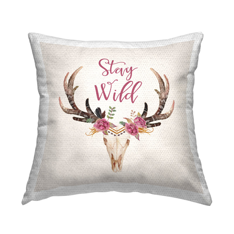 Coussin extérieur Stay Wild Chic Boho Floral Deer Skull par Amy Brinkman