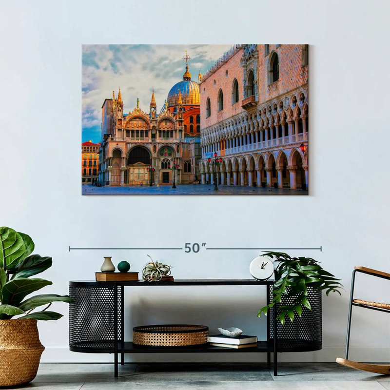 Kavia Saint Mark's Square, 30" H x 45" W