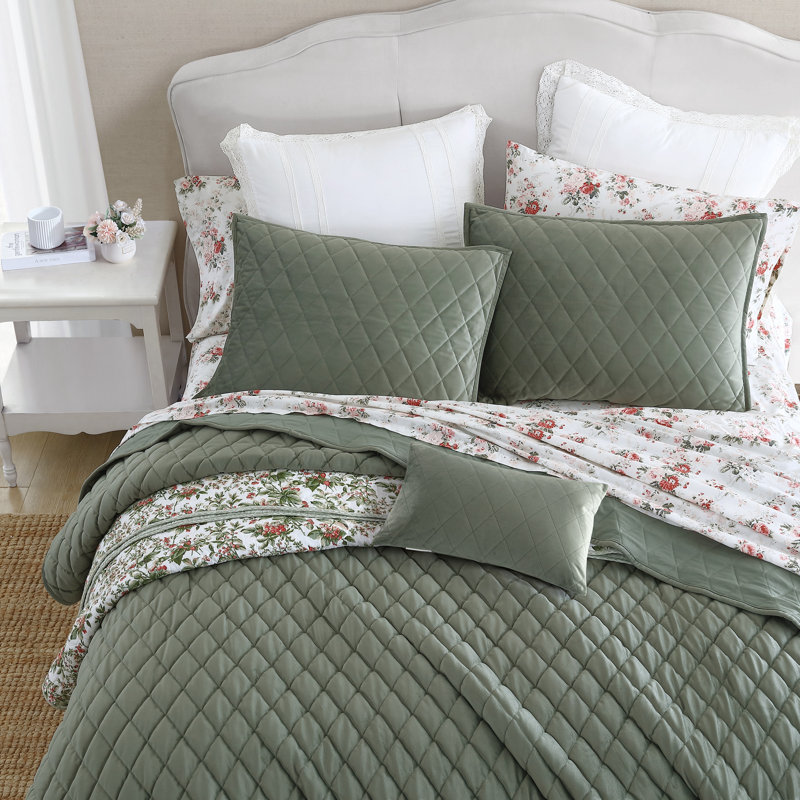 Laura Ashley Solid Diamond Velvet Bonus Quilt Set, King Quilt + 2 King Shams + 1 Throw Pillow Cover