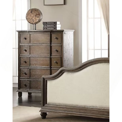 Commode au fini chêne vieilli