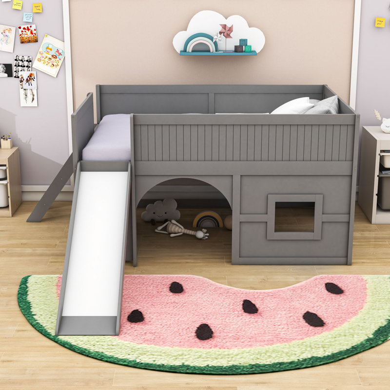 Lit mezzanine bas en bois avec glissade et tablettes de rangement, gris