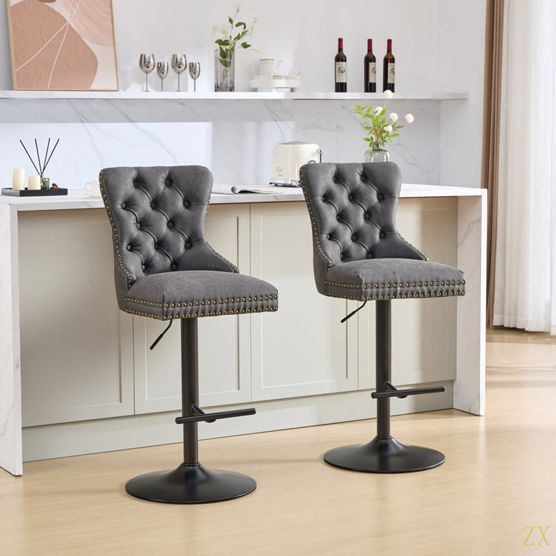 Tabourets pivotants en polyuréthane vieilli et rétro à hauteur de siège réglable de 26 à 33 pouces, tabourets de bar modernes avec dossier capitonné confortable pour un pub à domicile et un îlot de cuisine (ensemble de 2)