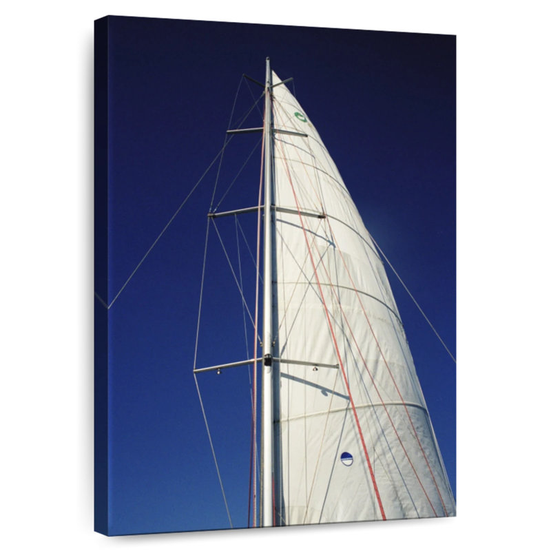White sail of boat Aletra, H 30 po x l 20 po