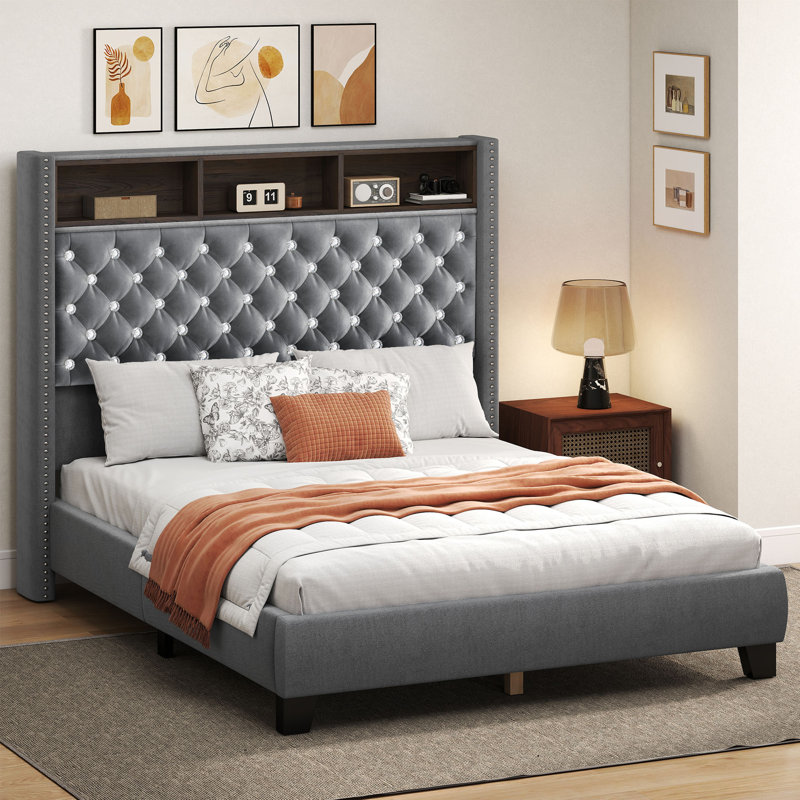 Structure de lit tapissier Velvet, tête de lit capitonnée en cristal de 58 po de hauteur avec prises de courant, Grand, Beige