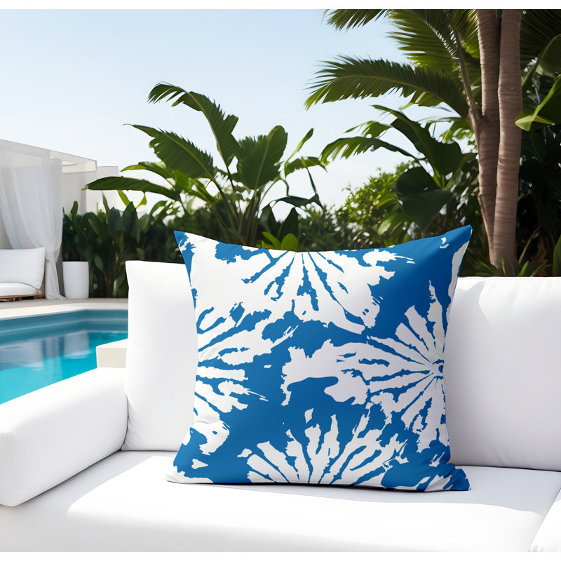 Coussin Cecil, H 17 po x l 17 po, Turquoise / blanc