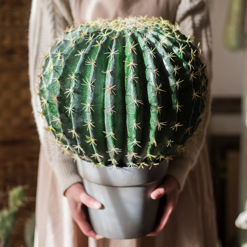 Cactus artificiel dans un pot, H 17,3 po x l 13,8 po x P 13,8 po