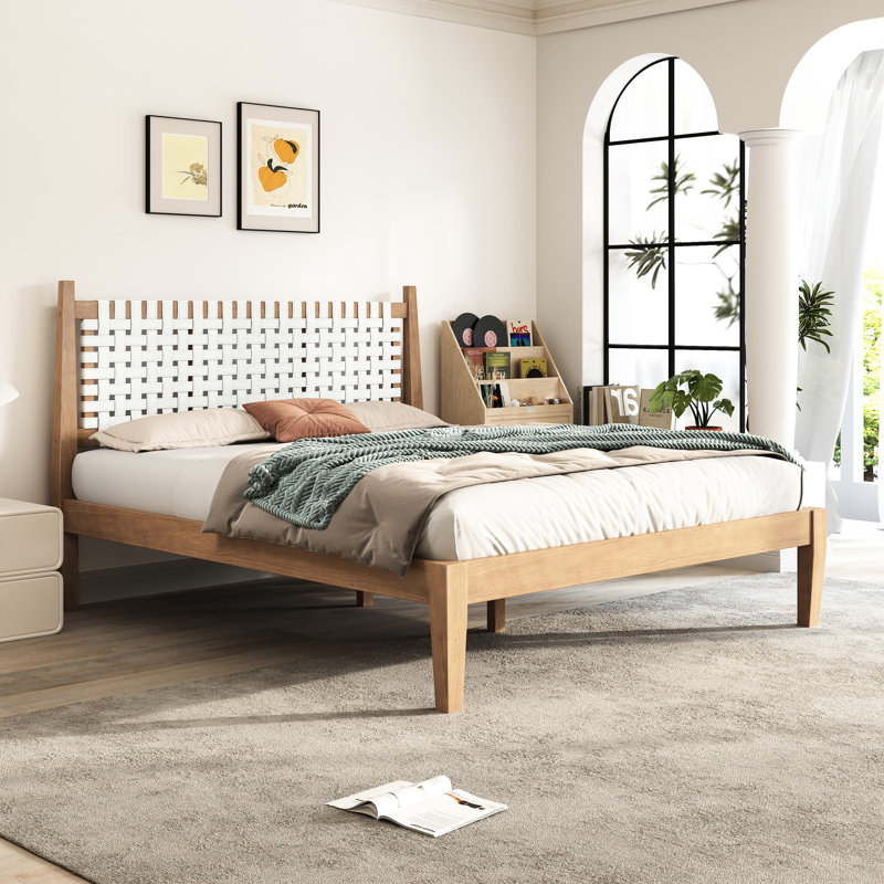 Grand lit contemporain avec tête de lit en cuir blanc tissé, bois de pin massif, plateforme côtière facile à installer et décor naturel pour la chambre à coucher