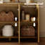 Meuble télé Sophia Farmhouse en rotin de 120 cm de large, compatible avec les téléviseurs jusqu'à 55 pouces, style Wabi-Sabi, trois portes, deux placards de rangement indépendants avec étagère réglable, chêne.-50198689