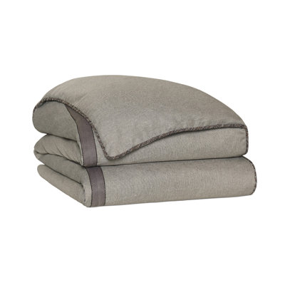 Reign Traditional Polyester Comforter