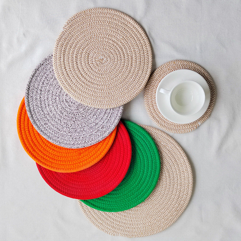 Ensemble de 4 napperons tressés en coton tressé résistant à la chaleur pour table de salle à manger, table basse et décoration intérieure