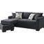 Canapé d'angle convertible gris foncé avec accoudoirs arrondis, siège à ressorts ensachés et quatre coussins décoratifs contemporains - Configuration