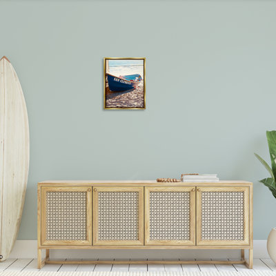 «Blue Boat on Sand», toile encadrée flottante grise par Ashley Singleton
