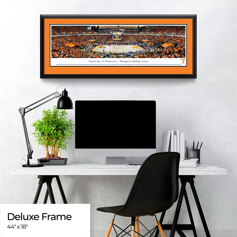 NCAA Tennessee Basketball, impression panoramique, H 18 po x l 44 po x P 0,88 po, Cadre flottant noir