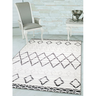 Daye Geometric Indoor Rug