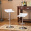 Ensemble de tables de bar réglables en bois et en métal chromé et 2 tabourets pivotants réglables en chrome