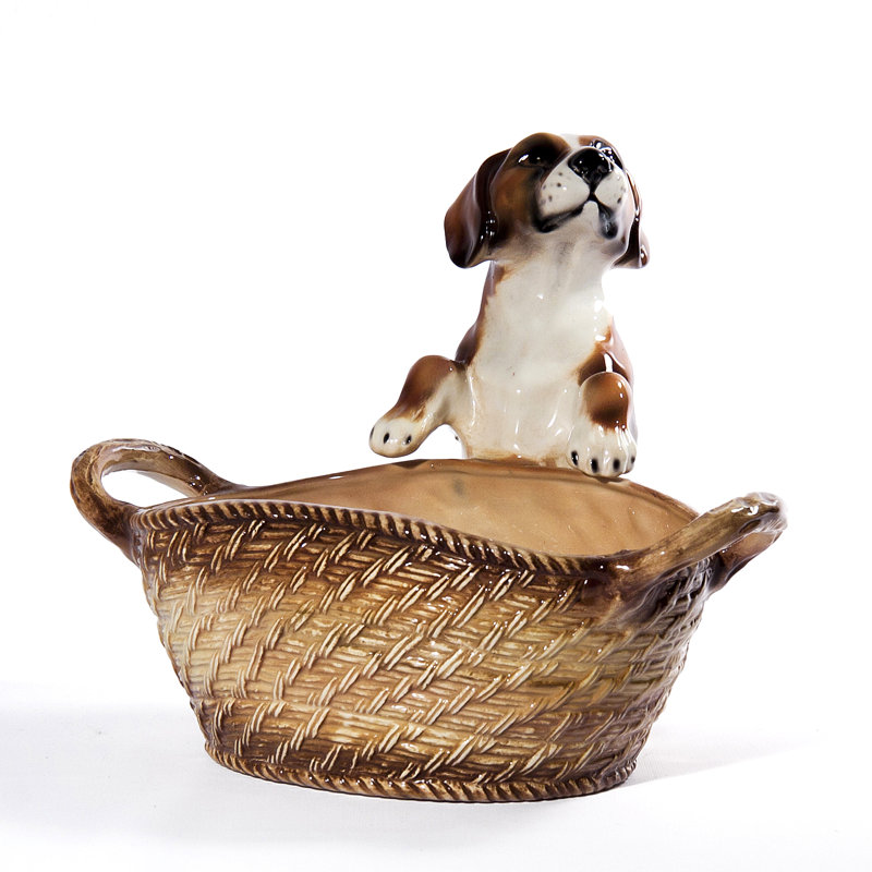 Figurine beagle pour chien avec panier