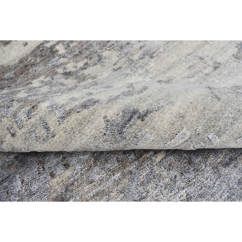 Abstract Area Rug in Silver, Rectangle 2' x 3'