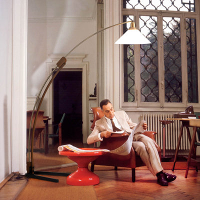 Lampe sur pied Melmar - laiton vieilli et noyer, gradateur, base en V