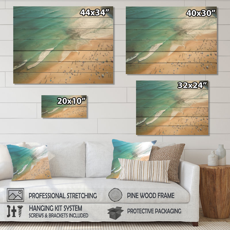 Green Coastal Waves vue aérienne III - plage et océan sur bois, H 34 po x l 44 po x P 0,78 po