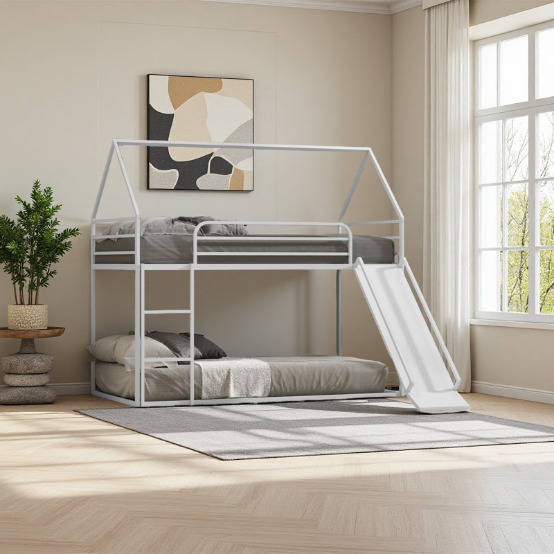 Lit simple au-dessus d'un lit simple, Blanc