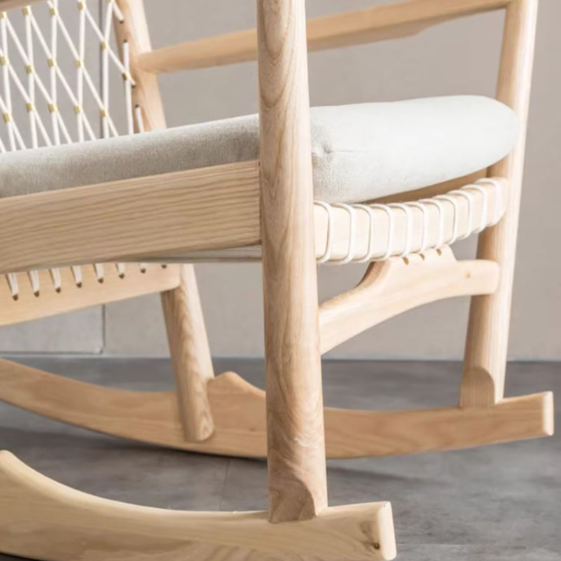 Chaise berçante en bois massif