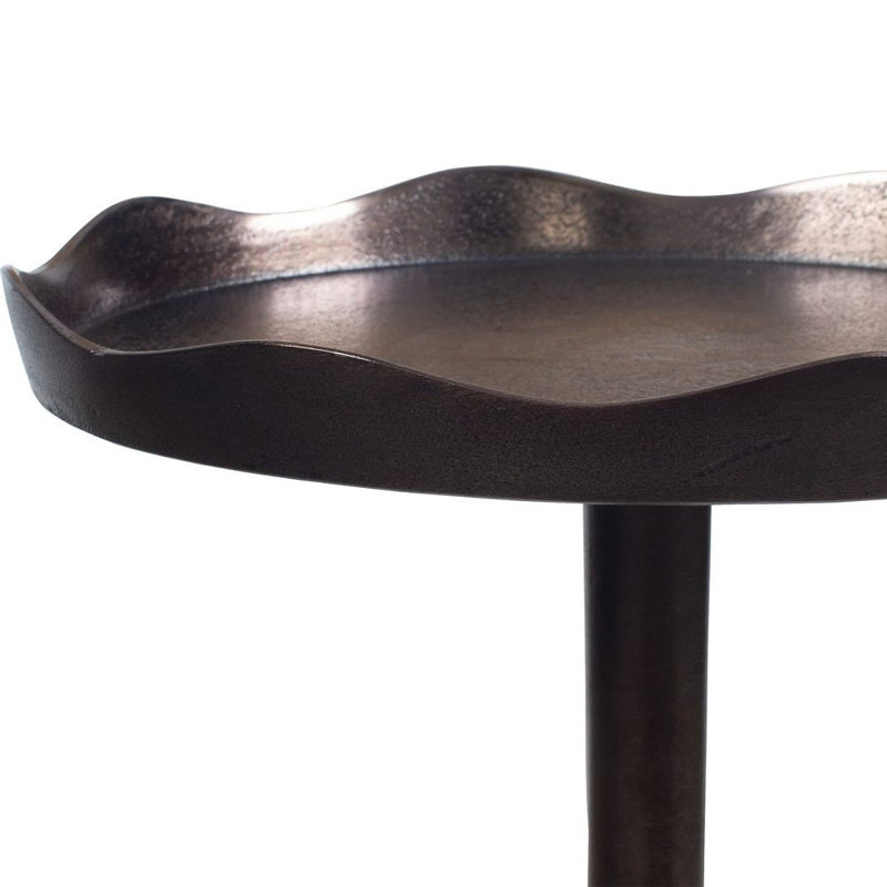 Table d'appoint en aluminium et fer bronze antique, plateau rond festonné, 58 cm (H) x 28 cm (P) x 28 cm (L)