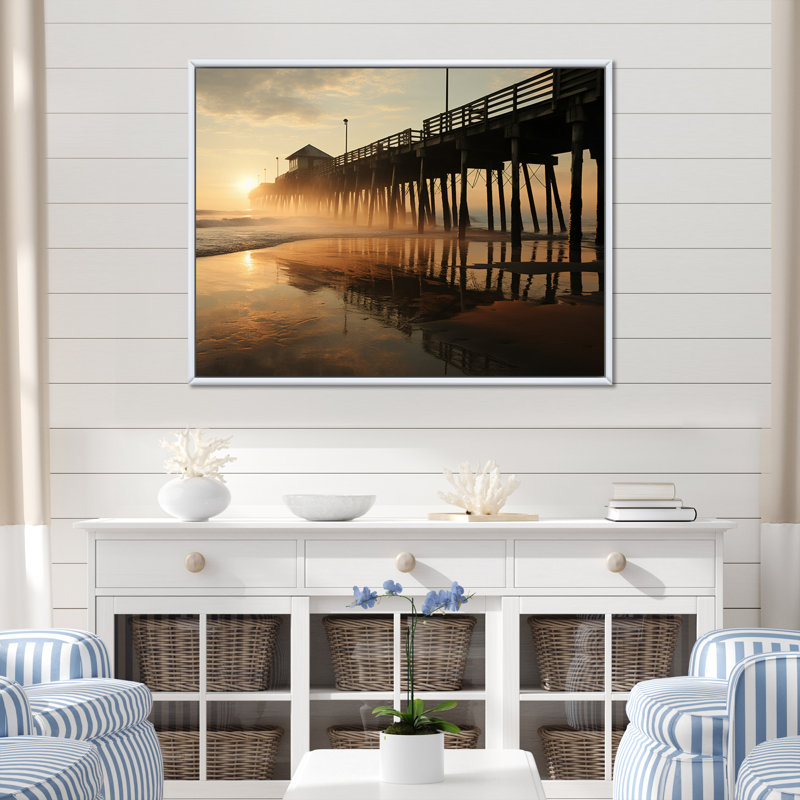 Beach Beach Pier Reflections IX - reproduction, Cadre flottant blanc, H 24 po x l 32 po x P 1 po
