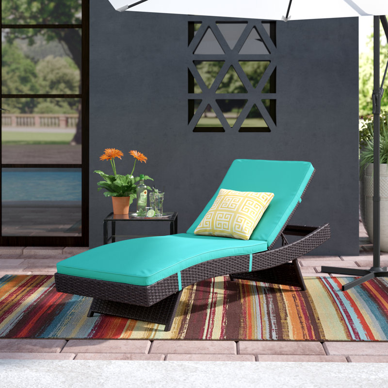 Chaise longue d'extérieur en rotin Convene, Turquoise