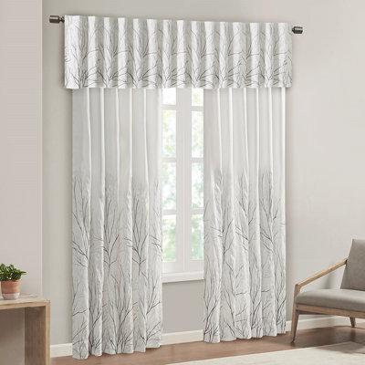 Luxurious Light-Blocking Curtain Panel For Enhanced Privacy And Energy Efficiency, Perfect For Bedrooms And Living Rooms.
