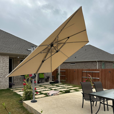 Parasol carré en porte-à-faux avec manivelle de 132 po Shalonte