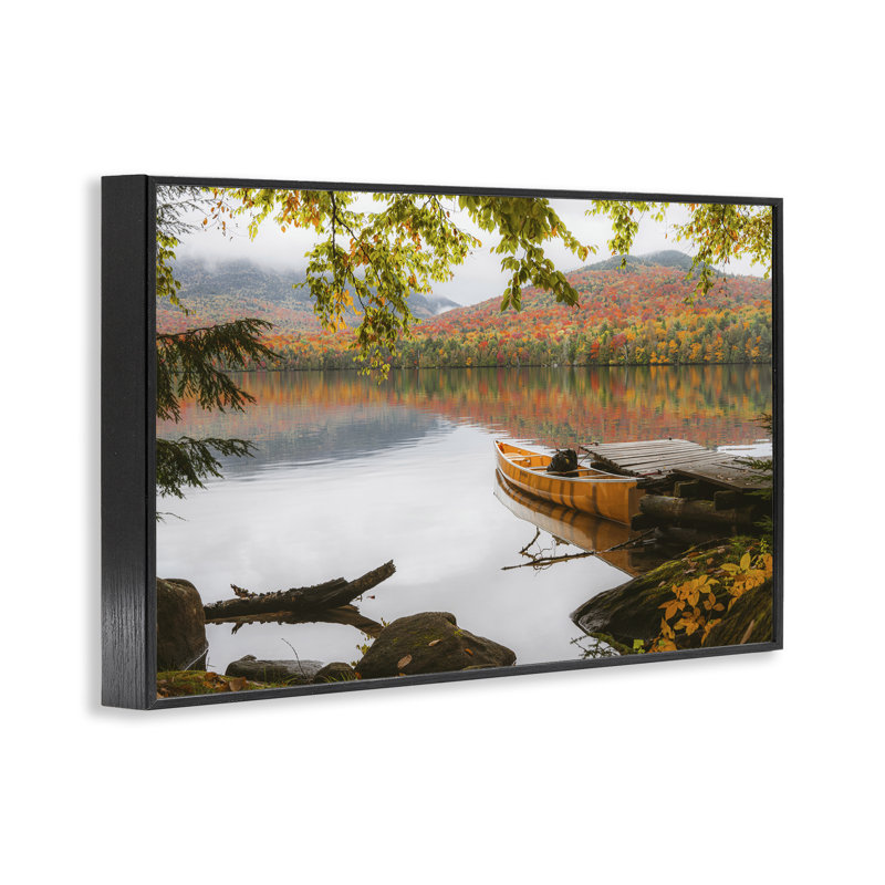 «Calm Foliage & Boat Dock», estampe numérique, design par Jonathan Zahaurek, H 12 po x l 18 po, Giclée encadrée noir minuit