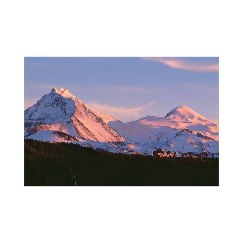 Oregon. «Three Sister Wilderness, Sunset Light On North and Middle Sister With Autumn Snow» par John Barger - photographie sur toile tendue