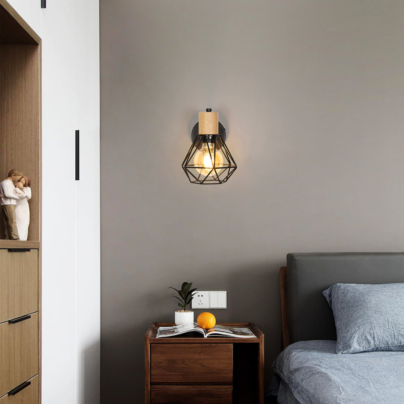 Gohoho Armed Sconce