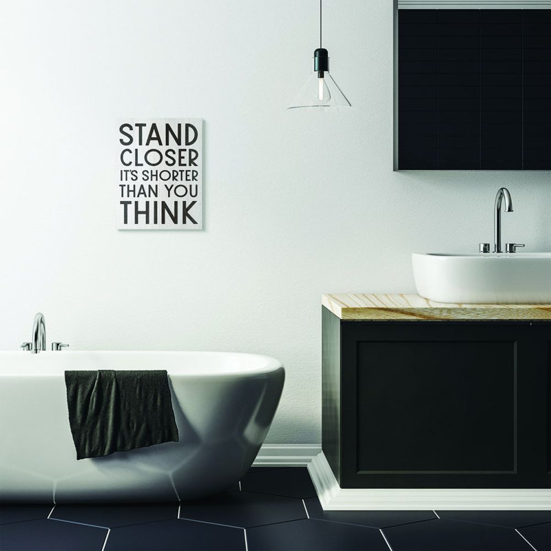 «Stand Closer Funny Bathroom Wood Texture Word Design», reproduction d'art textuel sur toile, H 20 po x l 16 po x P 1,5 po