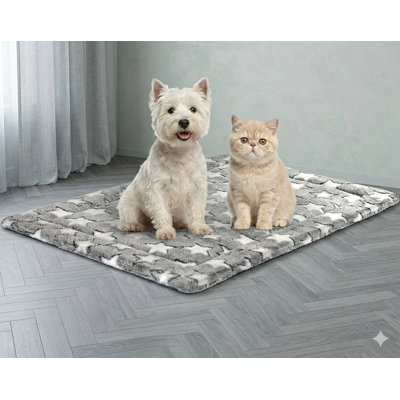 Decorative Dog Crate Pad with Dual-Sided Functionality Featuring Cool and Warm Sides, Machine-Washable, Suitable for Small to Extra-Extra-Extra-Large Dogs, Available in Gray, Navy, and Star Pattern