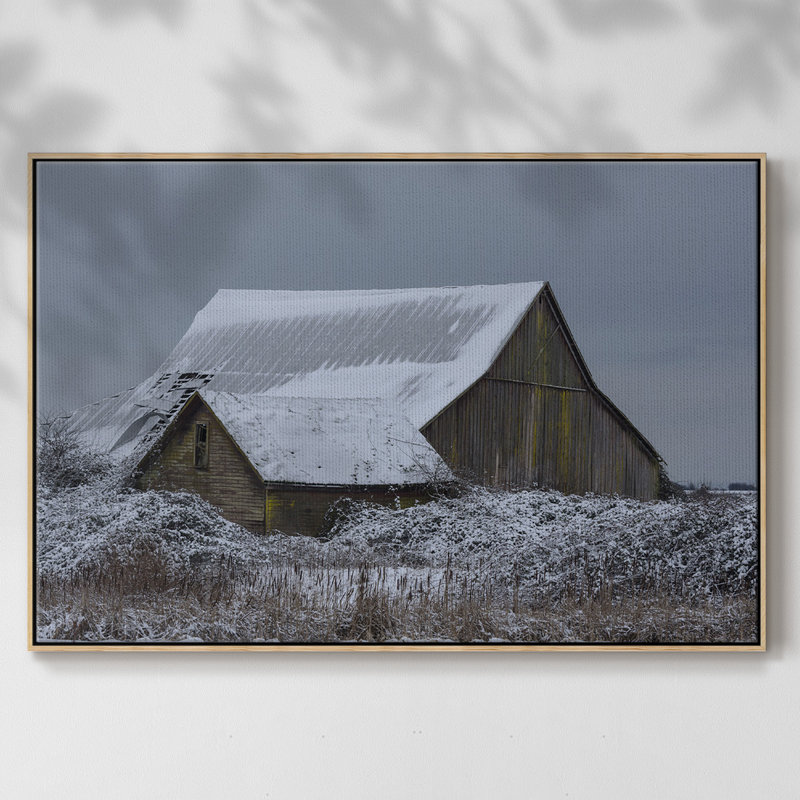 Winter Barn, impression sur toile encadrée, H 25 po x l 37 po x P 2 po, Bois naturel