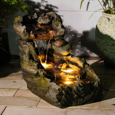 Fontaine d'extérieur rustique en faux tronc d'arbre, fontaine à cascade avec lumières DEL, fontaine décorative pour terrasse ou patio.