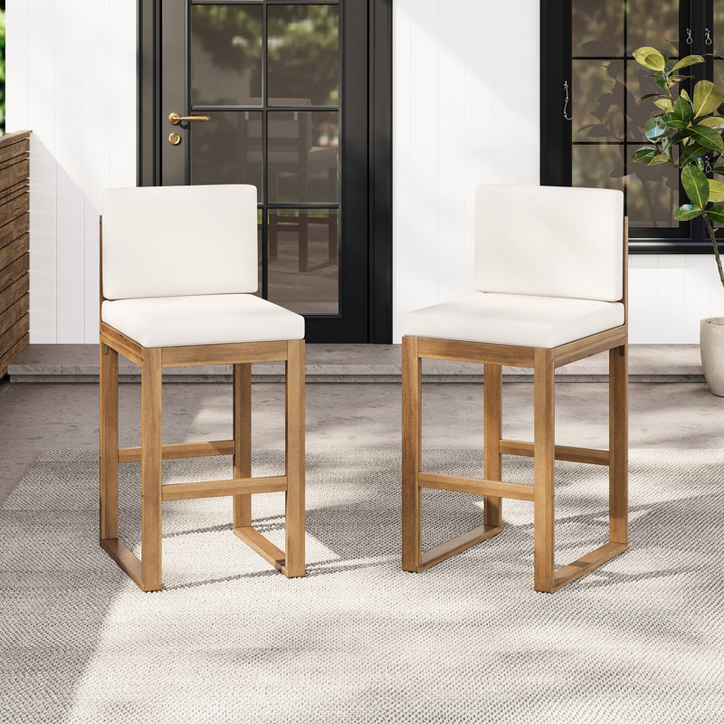 Ensemble de 2 chaises longues d'extérieur en bois avec coussins beiges, structure solide, surface des coussins non poreuse, style vintage, largeur de l'emballage : 61,6 cm, poids : 20 kg, couleur : brun, pieds fuselés.