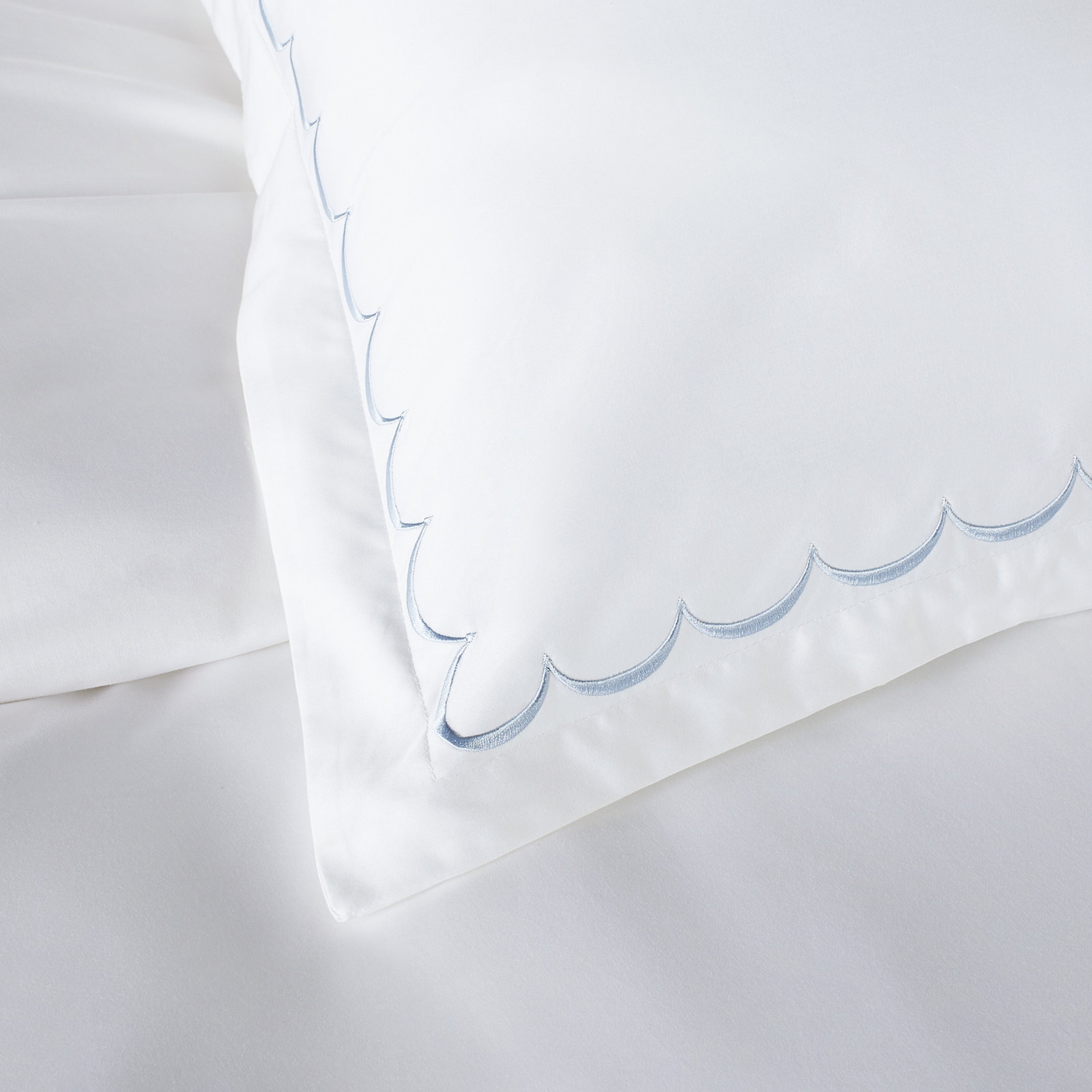 Brazier Cotton Duvet Cover Set, Queen Duvet Cover + 2 Standard Shams, Blue/White